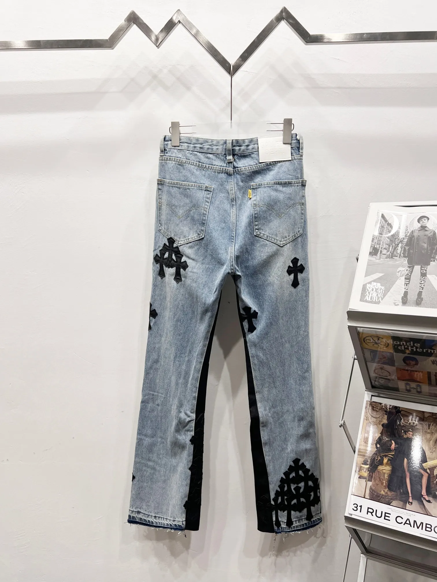 P290 Style No.: (c066) GALLERY DEPT. Vintage multi-leather spliced cross loose washed flared jeans - truly restore the ultimate texture of Vintage - original hardware accessories, washed and other elevators, QR code analysis are all purchased from the original factory, high degree of restoration, welcome to compare with a certain product ~ - three-dimensional version, loose and comfortable, not picky about the figure, tall and slim, factory Seiko, original quality control, same style for men and women, can be matched with couples, versatile recommendation, must-have jeans for all seasons Size: 28-30-32-34-36 Color: blue